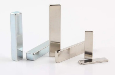 Spiekane neodymowe magnesy prętowe Powłoka NiCuNi Niestandardowe magnesy trwałe Dostępna próbka