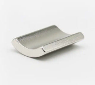 Dostosowany magnes neodymowy łukowy N35SH Stały magnes NdFeB