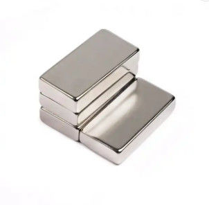 Duży magnes blokowy Magnes NdFeb N42 Dostosowany rozmiar do zastosowań przemysłowych